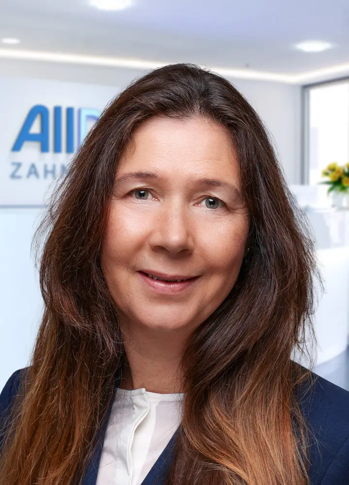 Portrait Klinikmanagerin Michaela Weiler-Schenker (AllDent Bochum)