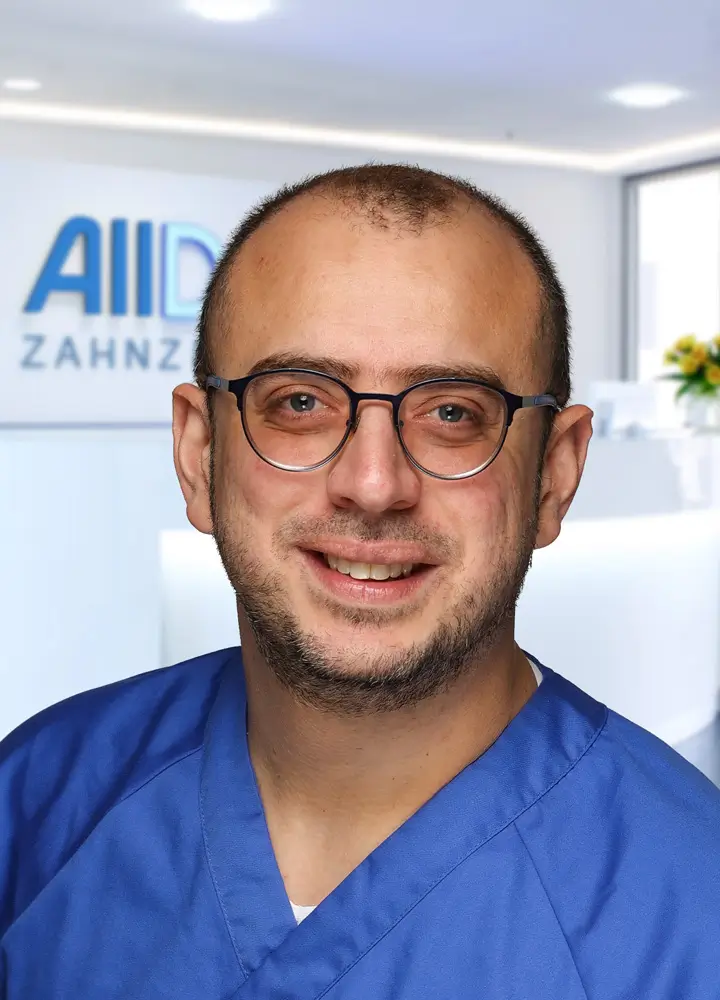 Portrait zahnmedizinische Prophylaxeassistenz Mohamad Amr Chamaa (AllDent Bochum)