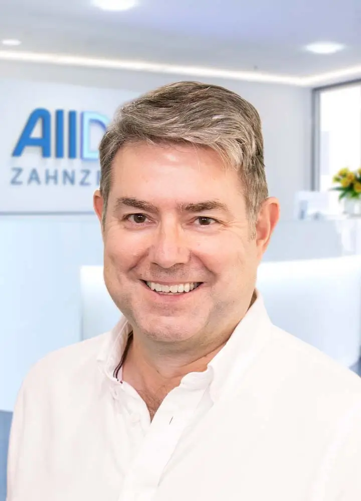 Portrait zahn&auml;rztlicher Oberarzt Ralf Preisler (AllDent Augsburg)